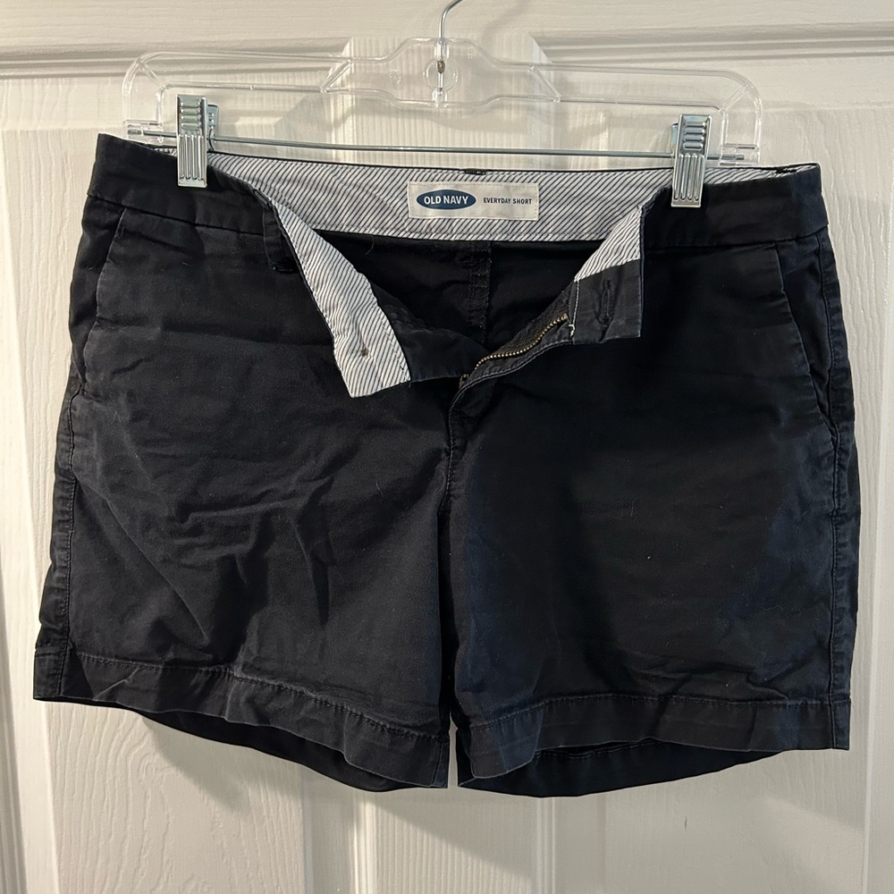 Old Navy Women’s Everyday Cotton Shorts; size 4; black
